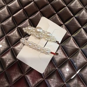 🪴🪴🪴Set of 2 New Large Perl Embellished Hair Clips